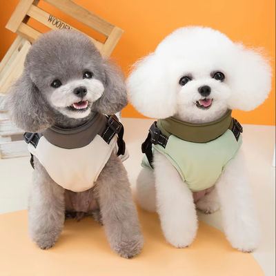 Casaco para cães de passeio ao ar livre com arnês incorporado e material à prova d'água