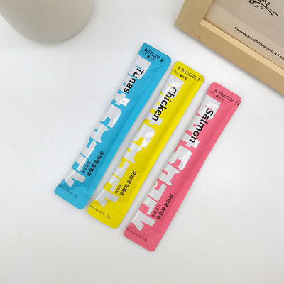 Multi-sabor 55% Carne Cat-stick Snack para cães 15g/pcs Carne fresca cremosa doces para cães
